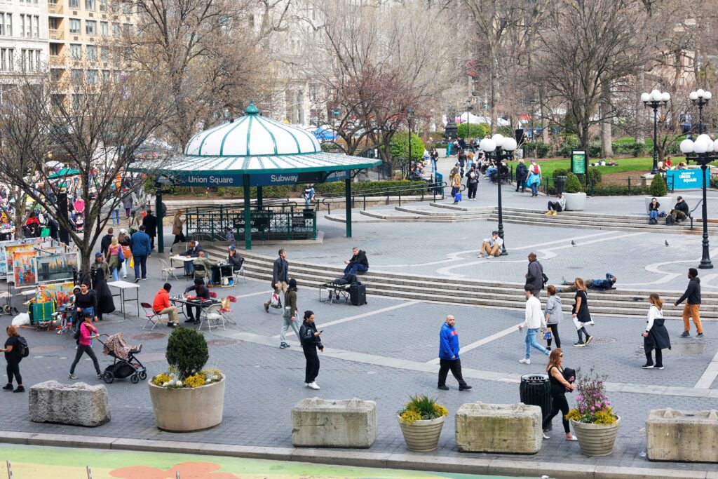 Brian Hsu affirme que sa lésion cérébrale est le résultat d'une agression dans le quartier d'Union Square à New York.